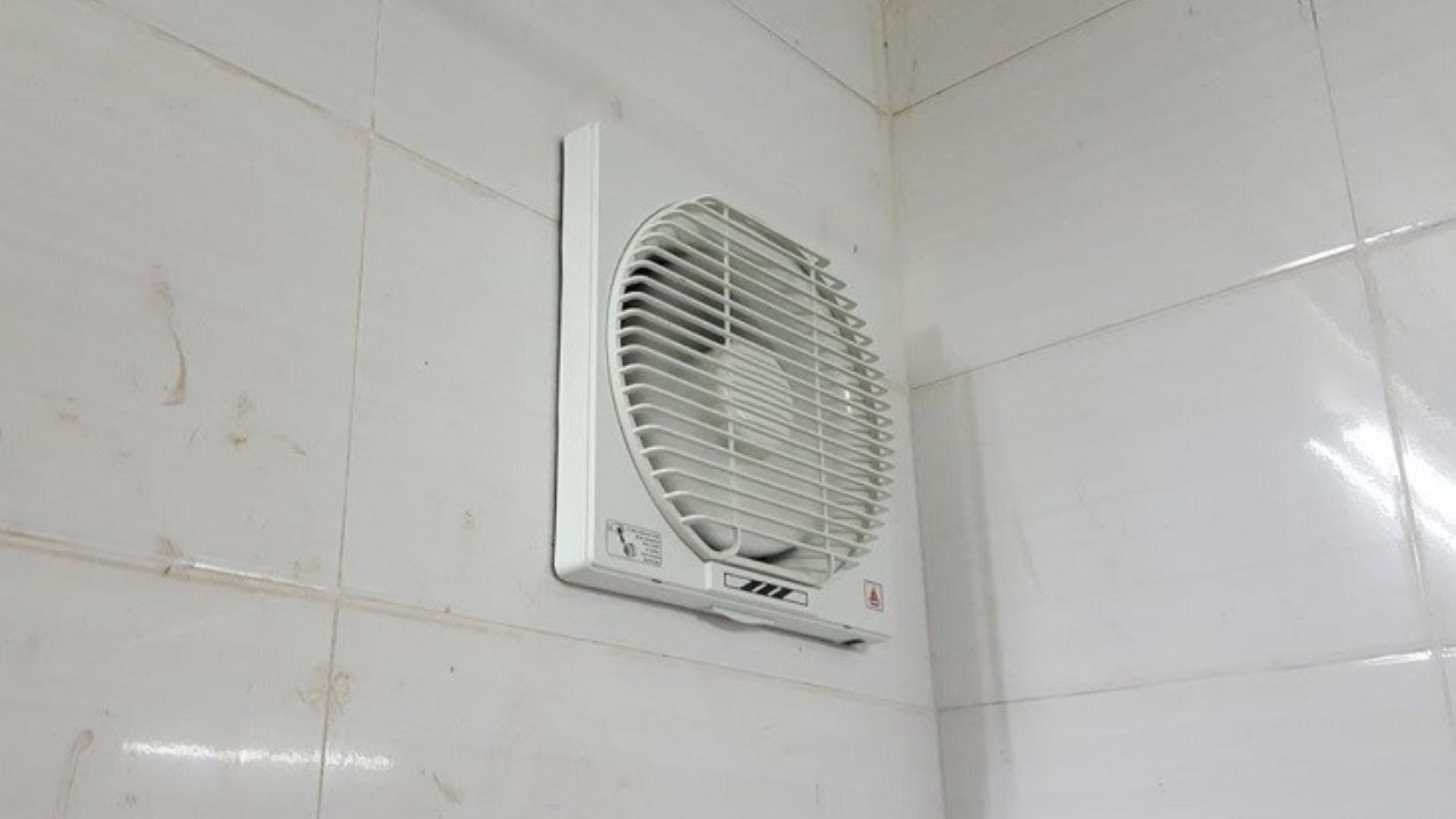 thông gió cho phòng không có cửa sổ